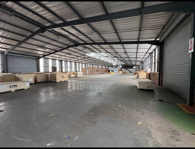 2,424M² WAREHOUSE TO LET IN SPARTAN